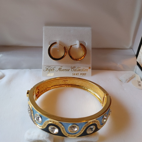 "Haze" Bracelet & Earring Set - Picture 2 of 4